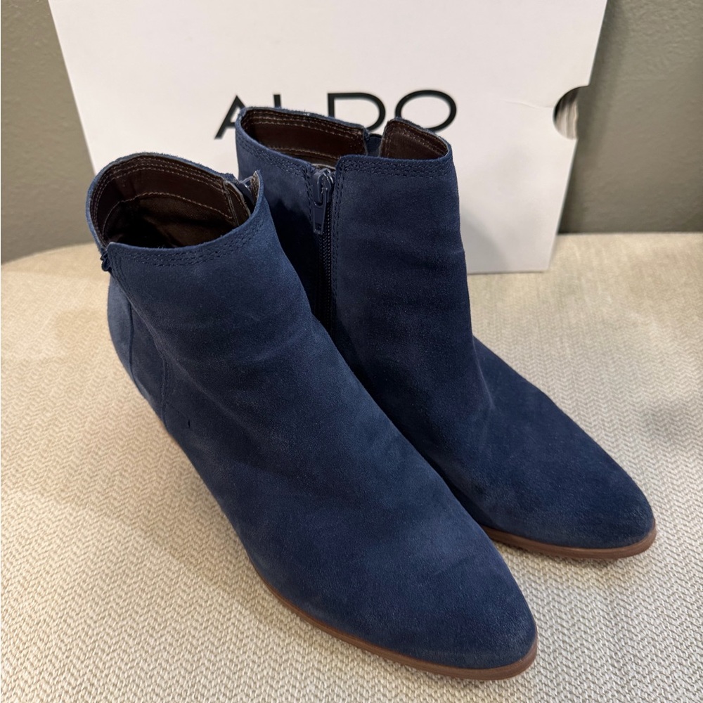 Aldo Women's Navy Ankle Booties size 8. Like new.